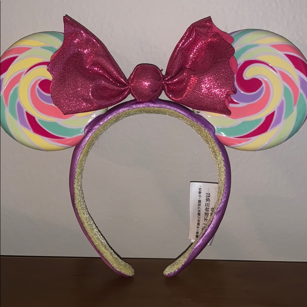 Minnie Eears